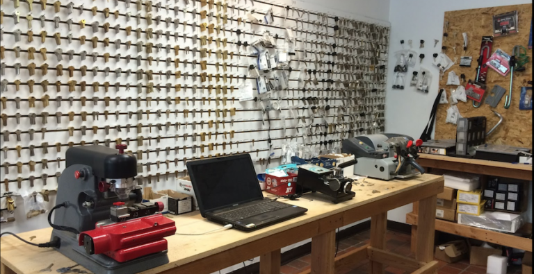 Snap Crack Locksmith Whitehall showroom 768x395