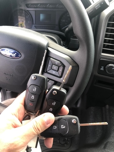 Duplicate replacement Ford car keys with remote buttons