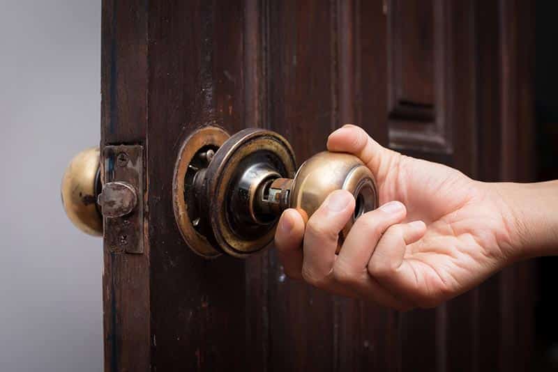 My door has button that lock knob when close door. Locksmith